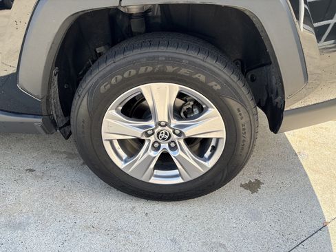 Used 2022 Toyota RAV4 XLE AWD/4WD image 30