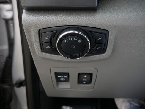 Used 2019 Ford F150 XLT w/ Equipment Group 302A Luxury AWD/4WD image 26