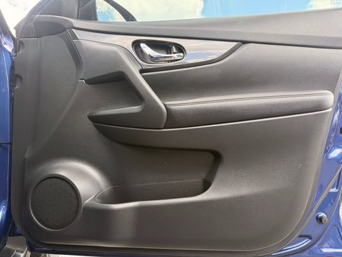 Used 2019 Nissan Rogue SV FWD image 33