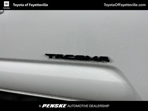 Used 2021 Toyota Tacoma TRD Sport w/ Technology Package AWD/4WD image 8