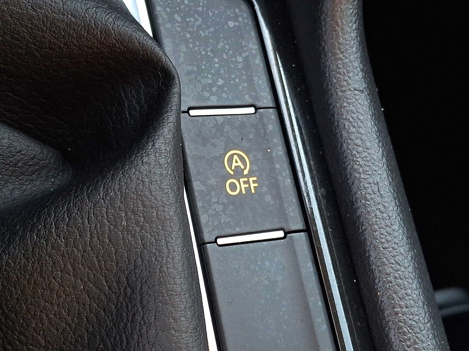 Used 2024 Volkswagen Taos SE w/ Panoramic Sunroof Package FWD image 22