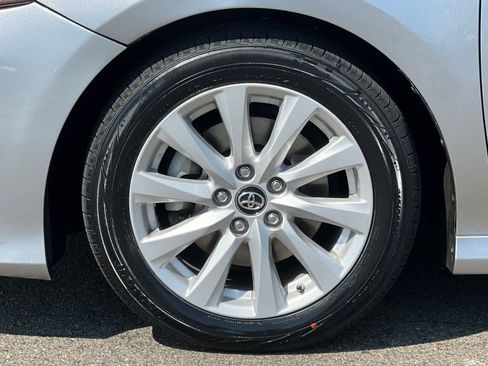 Certified 2018 Toyota Camry LE FWD image 28