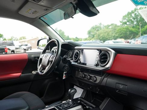 Used 2022 Toyota Tacoma SR5 RWD image 13
