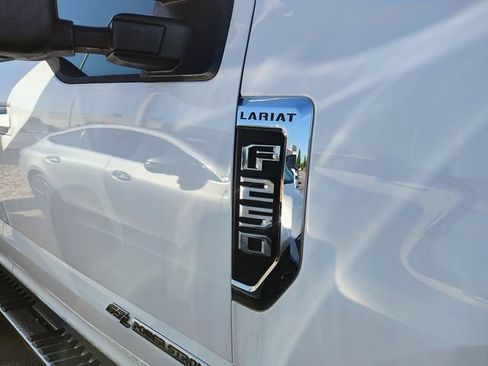 Used 2017 Ford F250 Lariat w/ Lariat Value Package AWD/4WD image 3