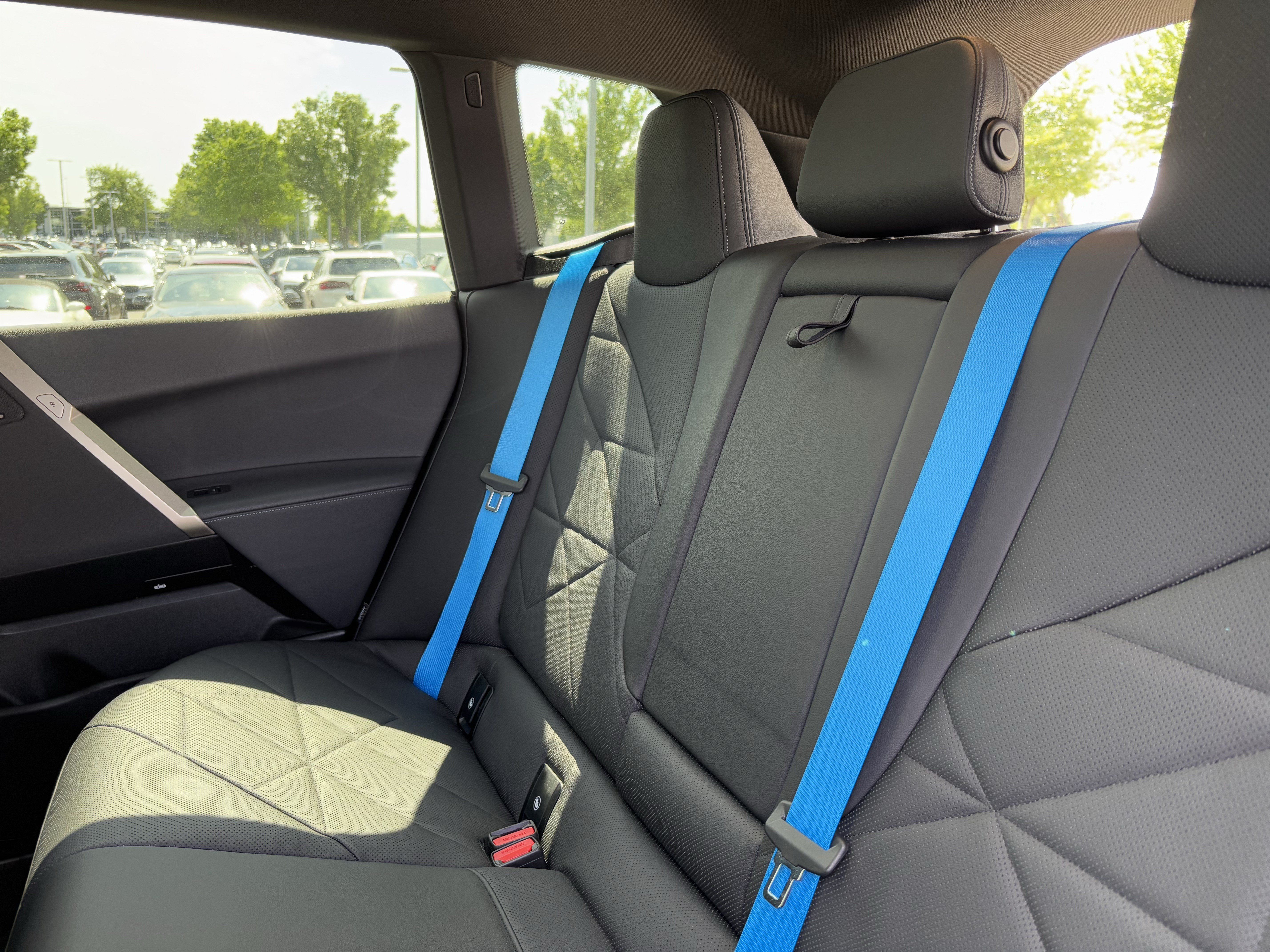 Certified 2023 BMW iX xDrive50 w/ Premium Package AWD/4WD image 33