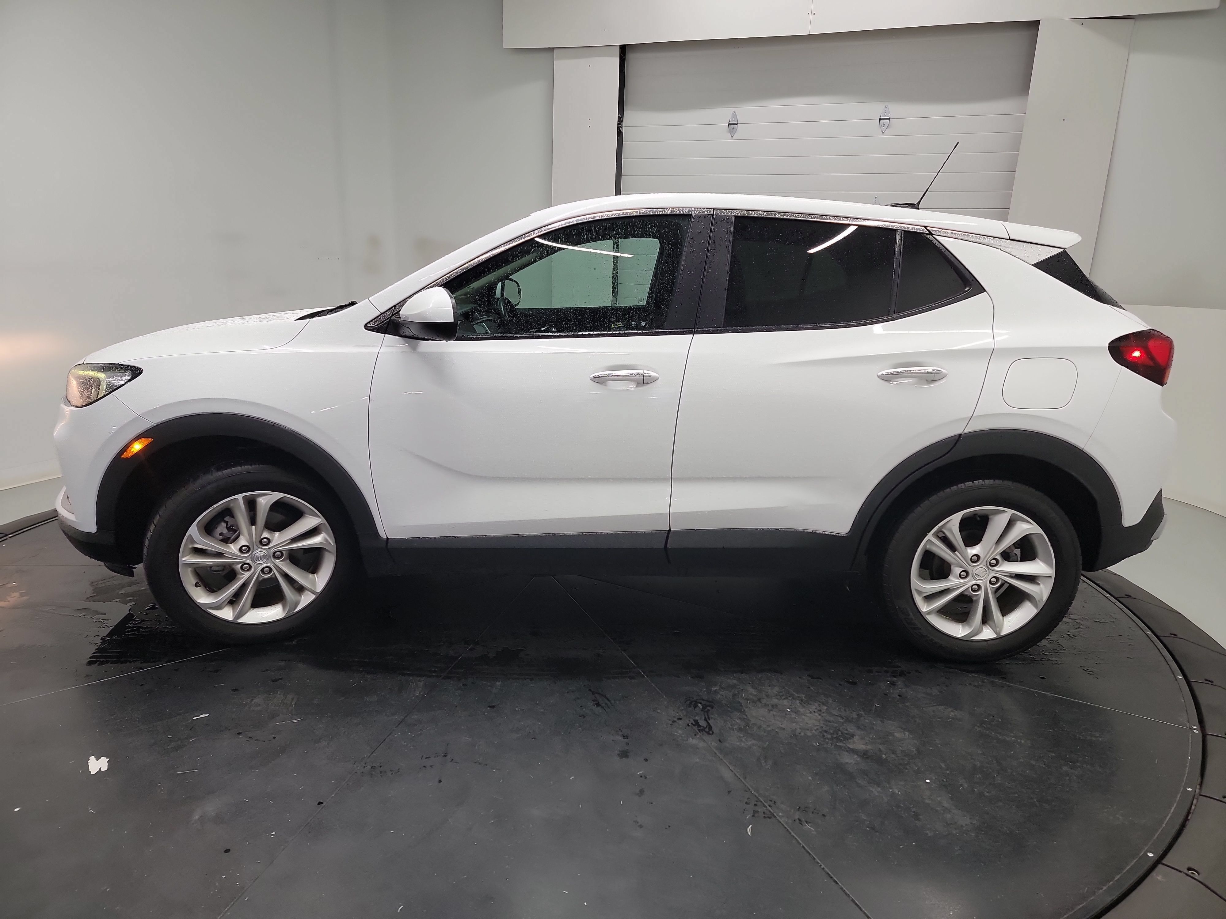 Used 2022 Buick Encore GX Preferred w/ Cold Weather Comfort Package AWD/4WD image 4