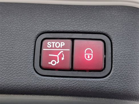 Used 2018 Mercedes-Benz GLE 550e 4MATIC image 29