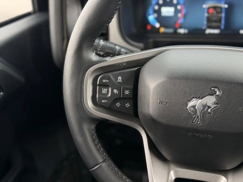 Used 2025 Ford Bronco Badlands image 22