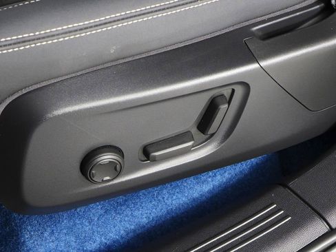 Used 2023 Volvo XC40 Recharge Ultimate image 23