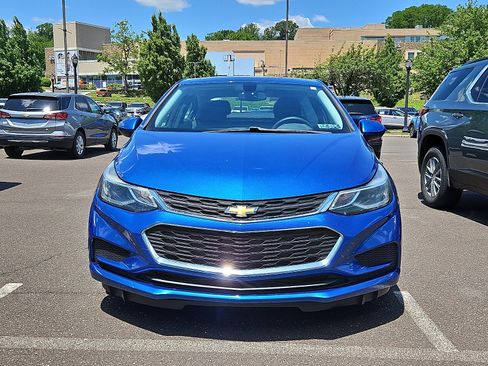 Used 2018 Chevrolet Cruze LT FWD image 2