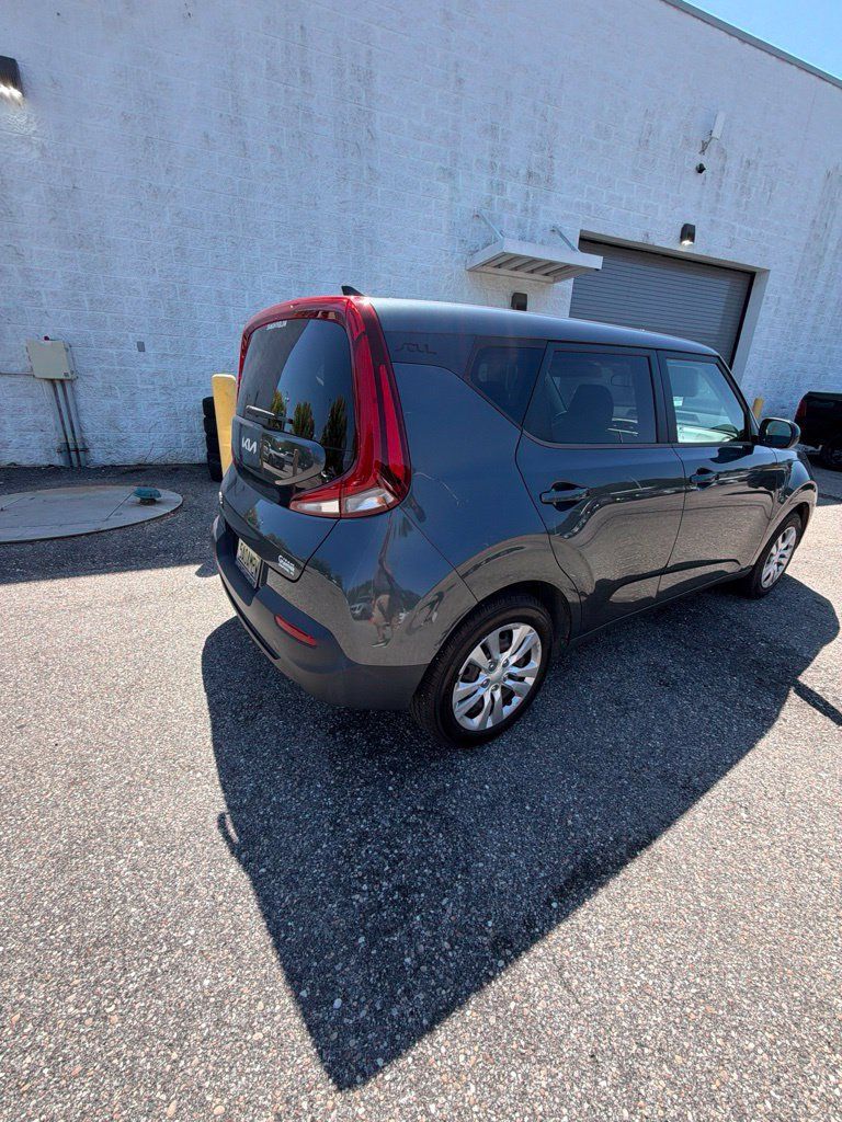 Used 2022 Kia Soul LX FWD image 9