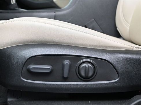 Used 2023 Chevrolet Traverse LT image 11