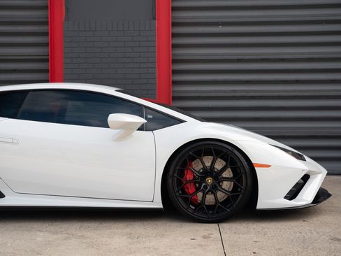 Used 2021 Lamborghini Huracan EVO image 4