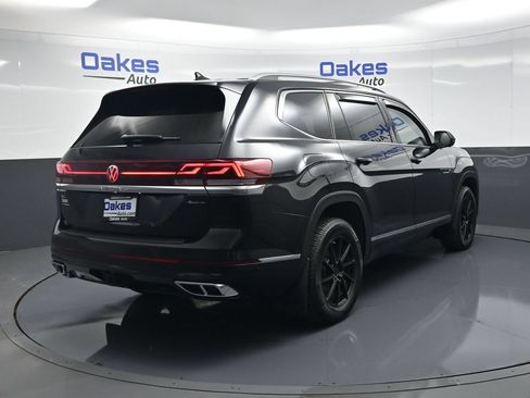 Used 2024 Volkswagen Atlas SEL Premium R-Line AWD/4WD image 8