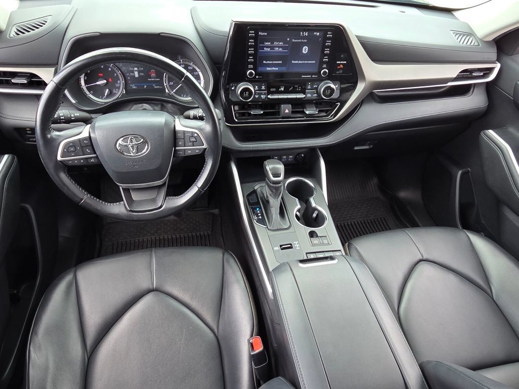 Used 2022 Toyota Highlander XLE FWD image 6
