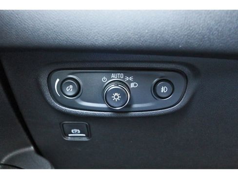 Used 2024 GMC Terrain SLT image 14