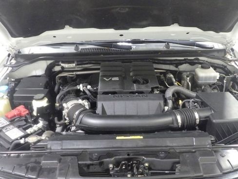 Used 2021 Nissan Frontier SV w/ Midnight Edition Floor Mats image 10