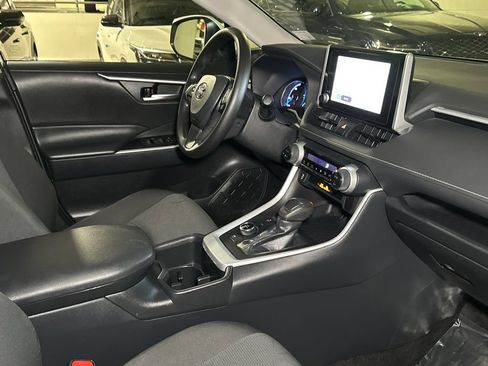 Used 2025 Toyota RAV4 XLE AWD/4WD image 10