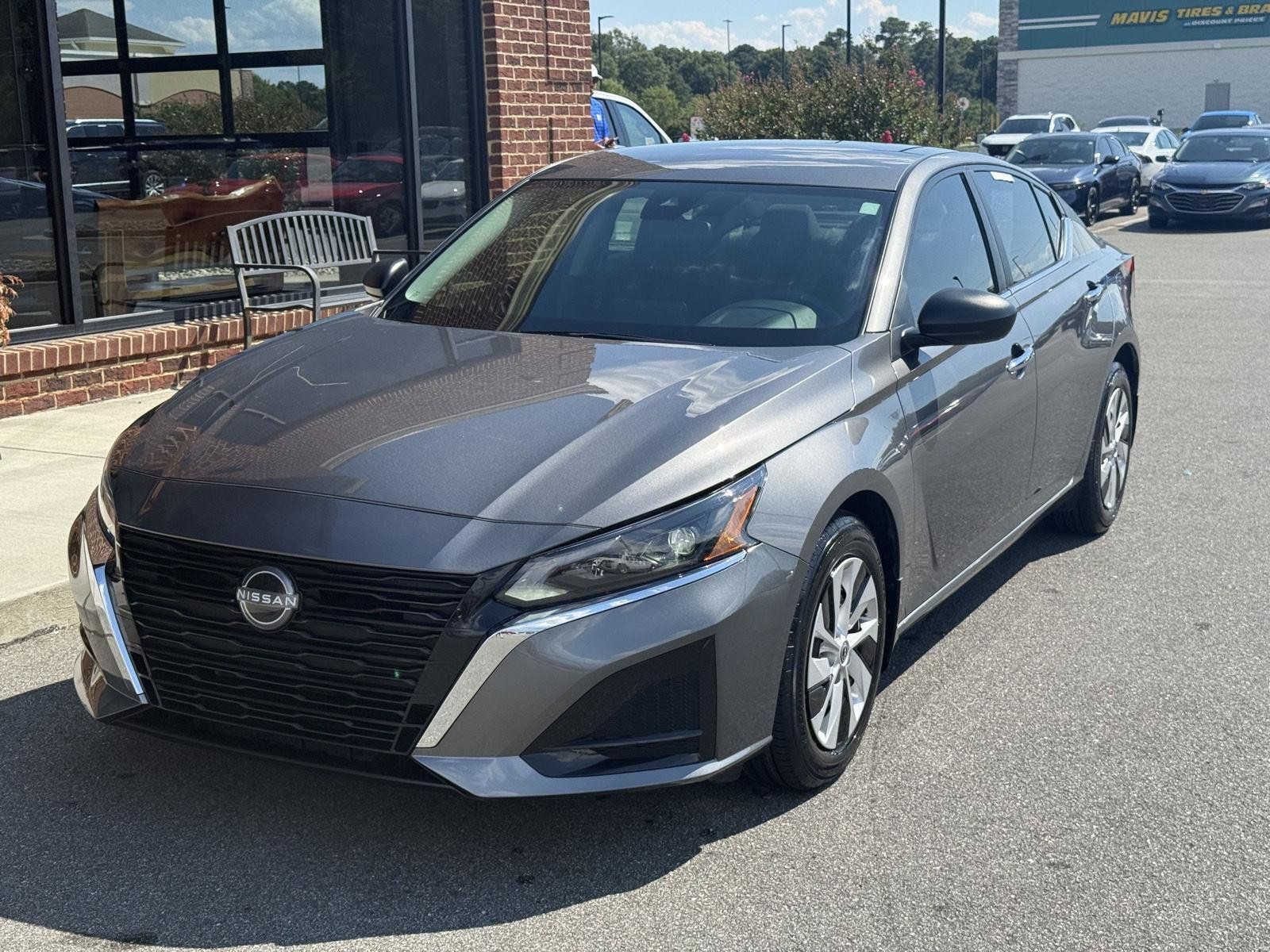 Used 2025 Nissan Altima 2.5 S FWD image 1