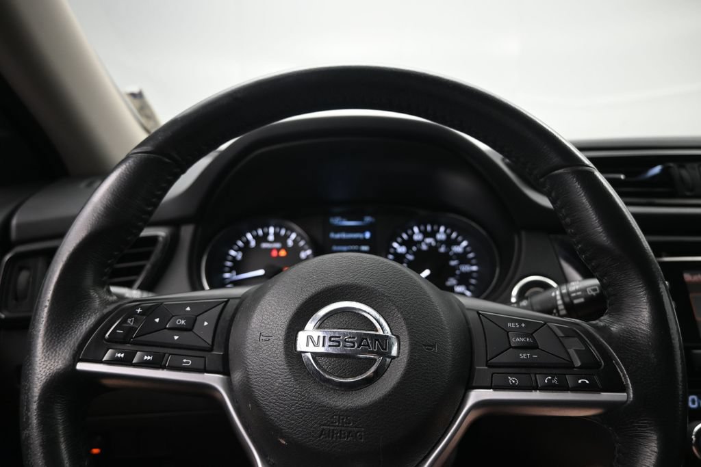 Used 2017 Nissan Rogue SV w/ Midnight Edition AWD/4WD image 13