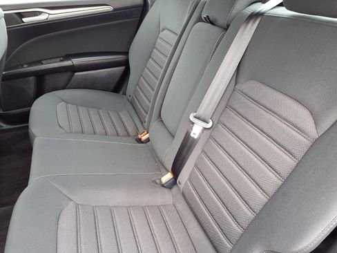 Used 2020 Ford Fusion SE FWD image 6
