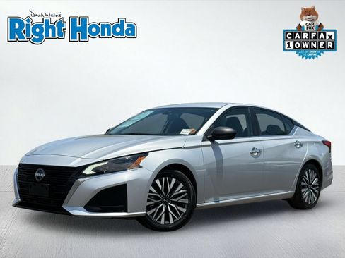 Used 2024 Nissan Altima 2.5 SV FWD image 1