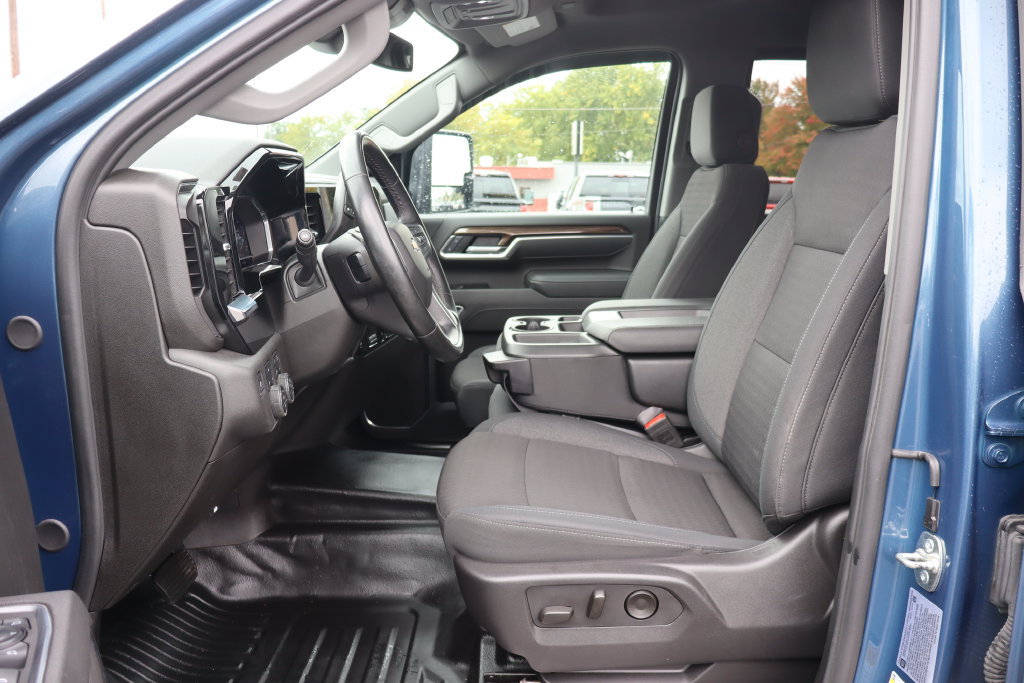 Used 2025 Chevrolet Silverado 3500 LT w/ All Star Edition AWD/4WD image 5