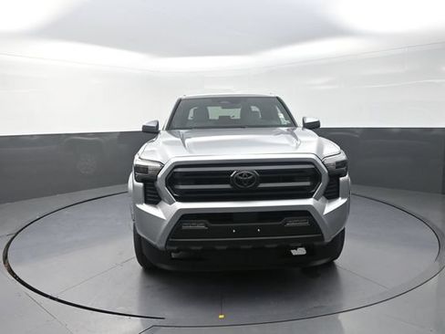 Used 2025 Toyota Tacoma SR5 AWD/4WD image 33