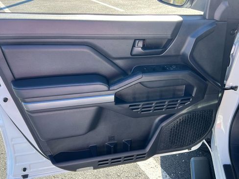 Certified 2025 Toyota Tacoma SR5 image 11