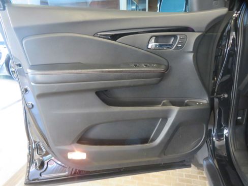 Used 2021 Honda Pilot Black Edition image 13