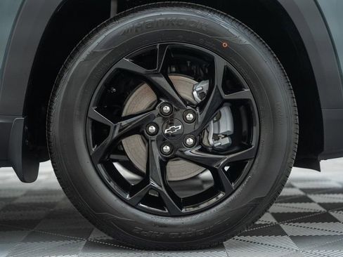 New 2026 Chevrolet Trax LT w/ Sunroof Package FWD image 16
