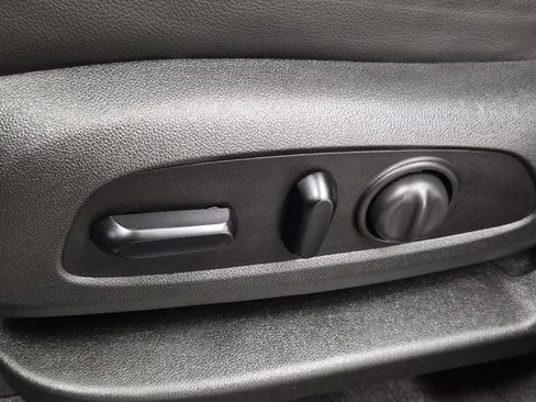 Used 2020 Chevrolet Traverse LT w/ LT Premium Package image 22