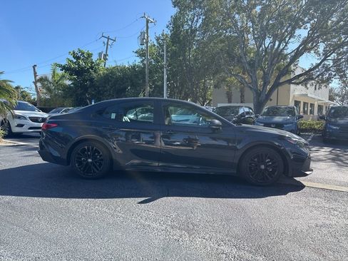 Used 2025 Toyota Camry SE image 5