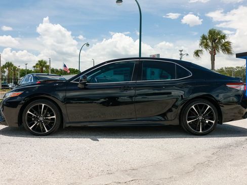 Used 2018 Toyota Camry XSE FWD image 3