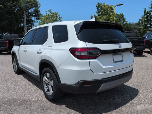 Used 2025 Honda Pilot EX-L image 4