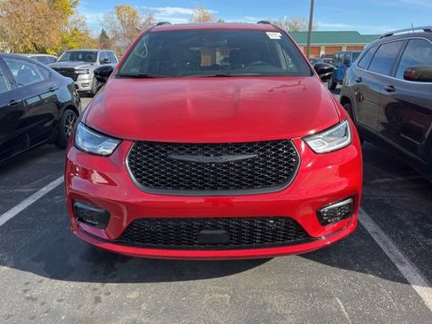 New 2026 Chrysler Pacifica Limited w/ S Appearance Package image 2