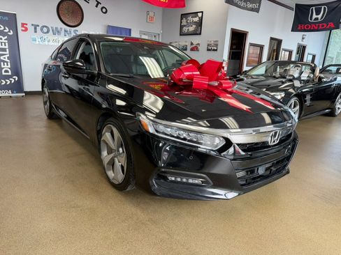 Used 2018 Honda Accord Touring image 2