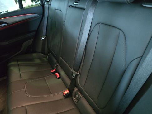 Used 2025 BMW X4 xDrive30i image 12