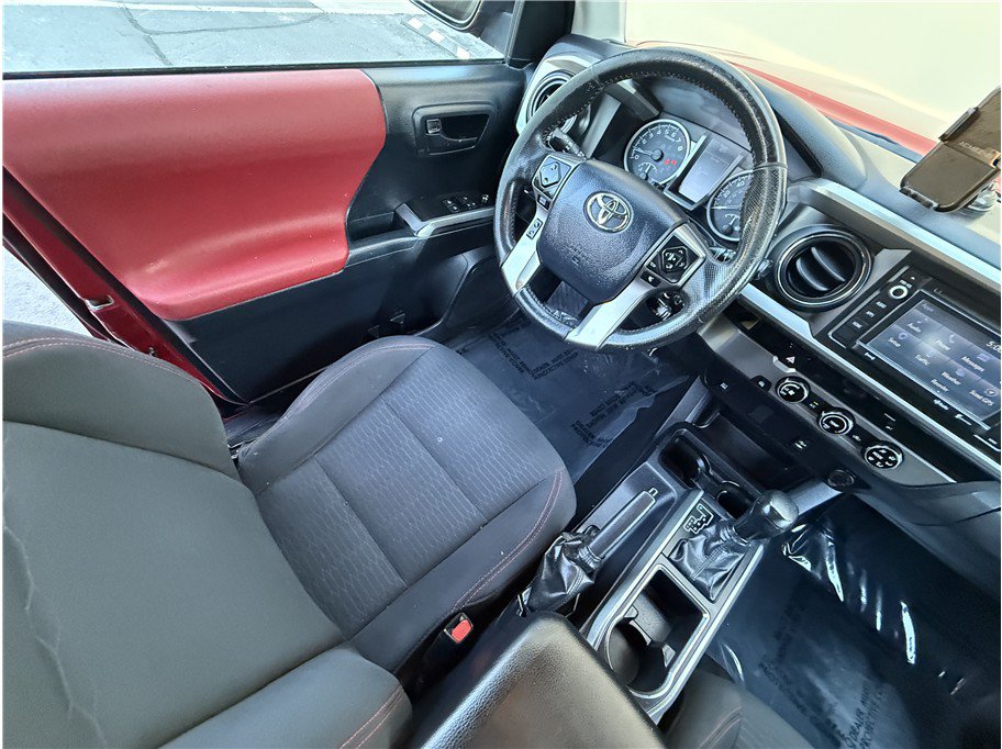 Used 2017 Toyota Tacoma SR5 w/ Tow Package RWD image 11