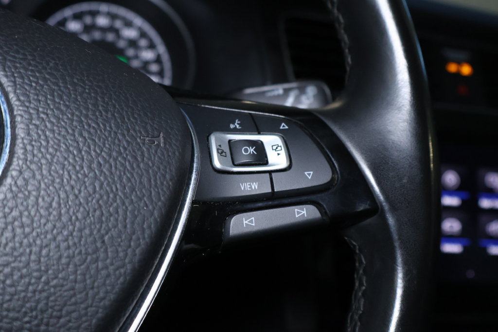 Used 2019 Volkswagen Golf SE FWD image 23