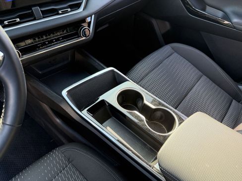 Used 2025 Chevrolet Equinox LT image 40