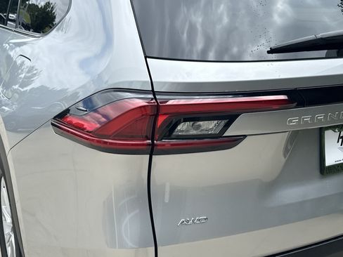 Used 2025 Toyota Grand Highlander AWD image 12