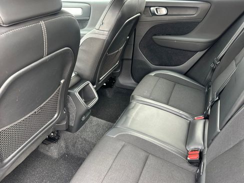 Used 2020 Volvo XC40 T5 Momentum image 11