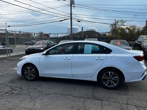 Used 2024 Kia Forte LXS image 7