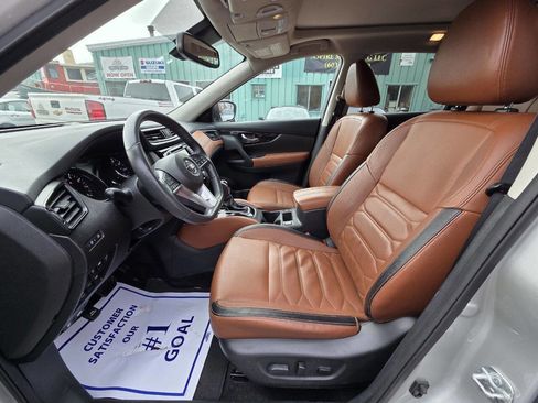 Used 2017 Nissan Rogue SL w/ SL Premium Package image 16