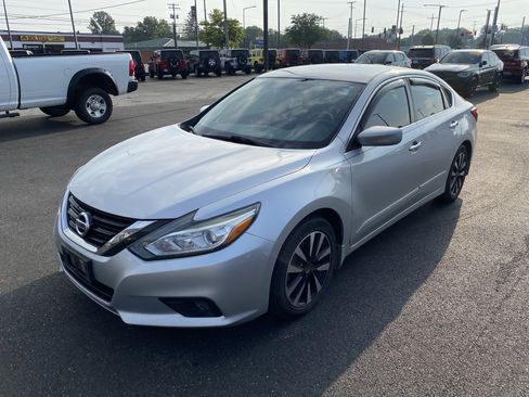 Used 2017 Nissan Altima 2.5 SV FWD image 5