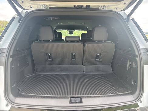 New 2026 Chevrolet Traverse High Country w/ LPO, Floor Liner Package AWD/4WD image 11
