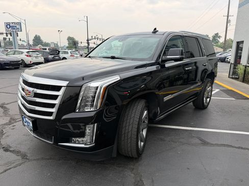 Used 2019 Cadillac Escalade Premium Luxury AWD/4WD image 3