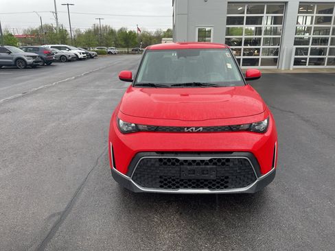 Used 2025 Kia Soul LX w/ LX Technology Package FWD image 8