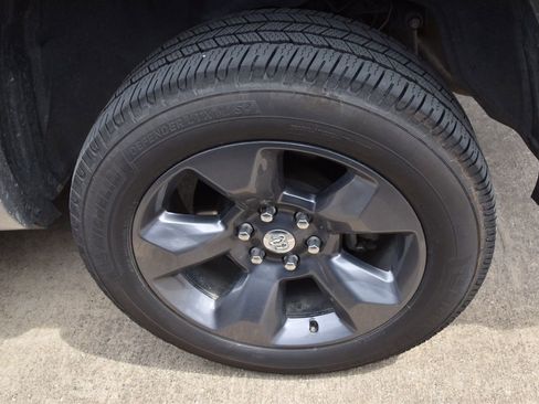 Used 2024 RAM 1500 Lone Star image 9